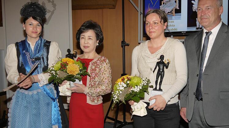 Nachwuchsförderpreis: Miyuki Yamauchi und Sylvia Kowalski. Foto: Berthold Köhler