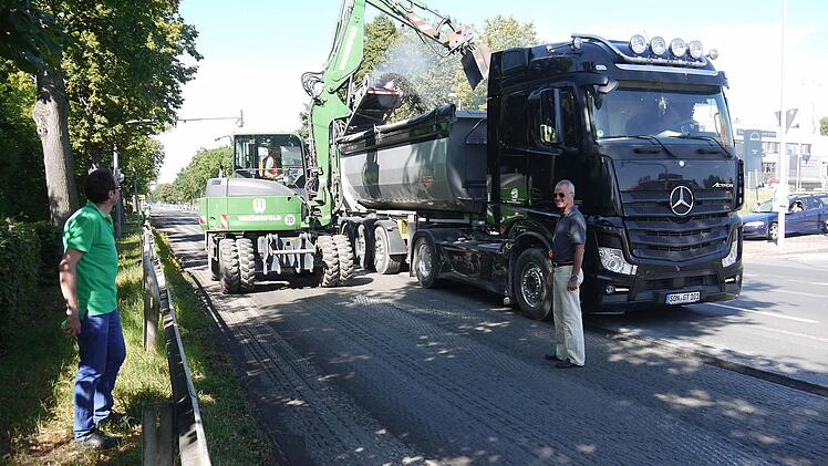 Derzeit wird zwischen Dörfles-Esbach und Coburg die ehemalige Staatsstraße saniert. Foto: Berthold Köhöer
