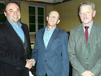 Ludwig Pötzinger (M.) ist neuer Zweiter Bürgermeister in Nordhalben, Albert Färber (r.) Listennachfolger des ausgeschiedenen Gerhard Schneider - links Bürgermeister Michael Pöhnlein. Foto: Susanne Deuerling