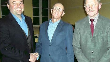 Ludwig Pötzinger (M.) ist neuer Zweiter Bürgermeister in Nordhalben, Albert Färber (r.) Listennachfolger des ausgeschiedenen Gerhard Schneider - links Bürgermeister Michael Pöhnlein. Foto: Susanne Deuerling