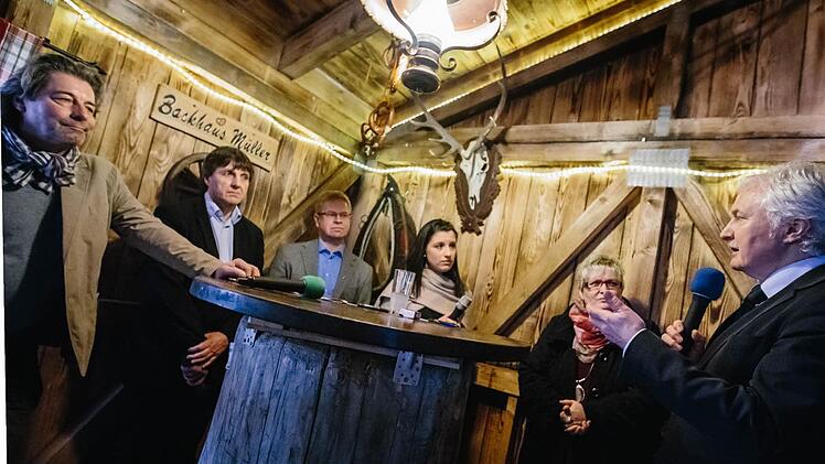 Eberhard Kraus (von links), Stefan Löffler, Franz Seuling, Roland Raithel und Cornelia Thron diskutierten mit FT-Redaktionsleiterin Corinna Igler (Mitte) über den Arbeitsmarkt im Kreis Kronach. Foto: Steffens