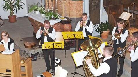 Das Blechbläserensemble des Musikvereins Ellerntal mit seinem Leiter Martin Lorenz (Zweiter von links) erfreute die Besucher des Adventskonzerts mit festlicher Musik.