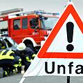 Am Freitagabend kam es auf der A9 zu einem schweren Unfall. Die Feuerwehr musste einen 35-Jährigen aus seinem Auto bergen. Symbolfoto: Stefan Körber/Adobe Stock