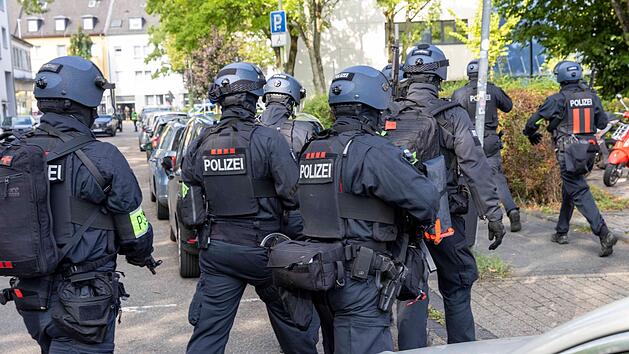 Polizeieinsatz an Berufskolleg in Essen - Lehrkraft verletzt