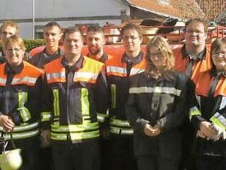 Beim Test, von links: Peter Pfaff, Dritter Bürgermeister Alexander Krauser, Norbert Döll, Markus Geuß, Linda Döll, Philipp Keilholz, Birgit Schmitt, Simon Döll, Werner Klemm, Moritz Schmitt, Bernd Schmitt, Vanessa Grader, Maximilian Steinmetz, Sophia Steinmetz, Peter Schüler, Andreas Franz und Horst Schmitt  Foto: sn