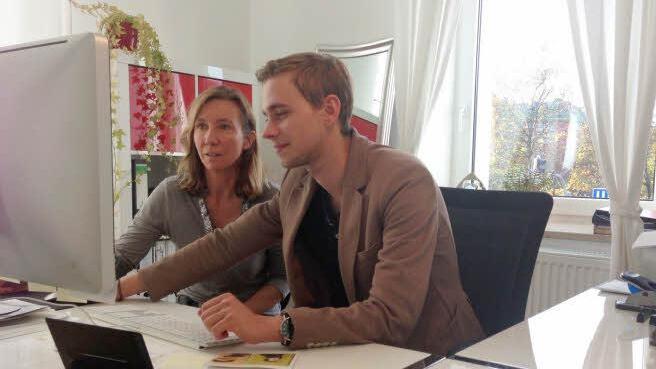 Regisseurin Dominique Klughammer mit Cutter Philipp Raube am Schnittplatz Foto: Tangram