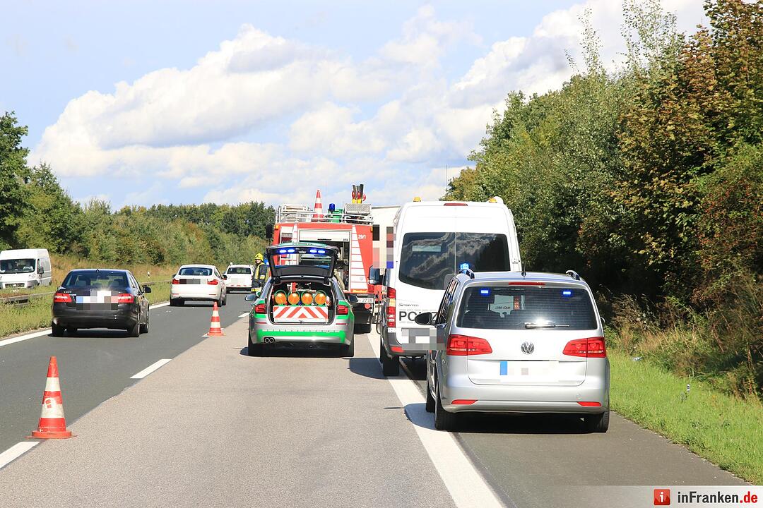 Unfall auf A73 bei Buttenheim: Lkw umgekippt