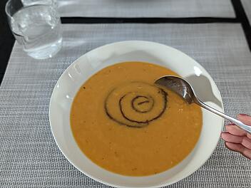 W&auml;rmt an kalten Tagen von Innen: leckere, selbstgemachte K&uuml;rbissuppe.