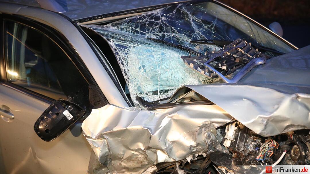 Zwei Schwerverletzte bei Frontalzusammenstoß auf der B14