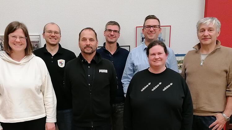 Keine Veränderungen gab es im Vorstand des   Musikvereins Riedenberg (von links): Katharina Hergenröder, Christian Hergenröder, Wilfried Helfrich, Dirigent Andereas Schumm, Florian Leimbach, Jasmin Hornung und Klaus Schumm. Foto: Evelyn Schneider