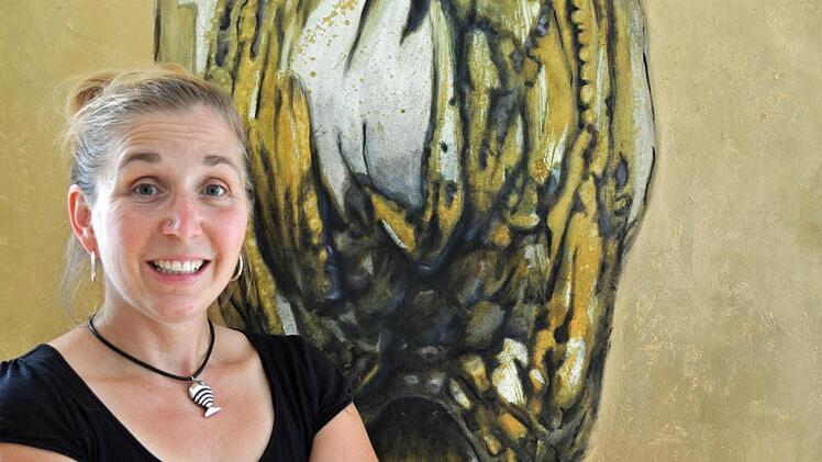 Kerstin Kassel vor einem ihrer Ölgemälde   Fotos: Malbrich