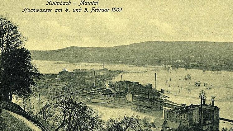 Vor dem Bau der Flutmulde überschwemmte der Main regelmäßig die Stadt. Besonders viel Wasser führte er im Februar 1909. Die Szenerie, die sich Betrachtern vom Burgberg aus bot, wurde auf einer Postkarte festgehalten.
