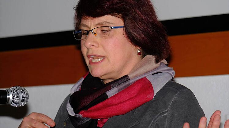 Referentin Edith Fecher brachte den Saal auf Augenhöhe.  Foto: Gerd Schaar