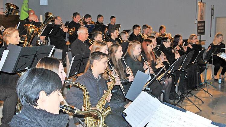 Die "Egerländer Musikanten" bestritten das Adventskonzert in der Ebelsbacher Pfarrkirche mit ihren schönen Vorträgen.  Fotos: Ewald Stretz