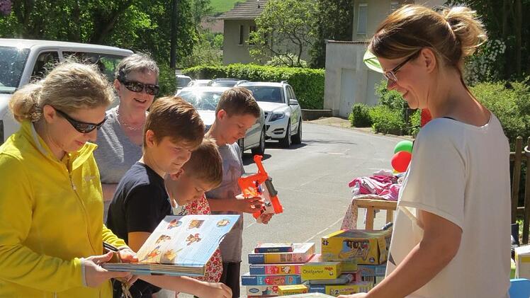 Auch Organisatorin Heike Vogt (rechts) hatte einen Stand. Doris Bauer
