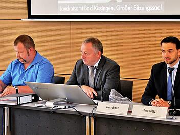 Informieren die TKVU-Verbandsräte:  Fuhrparkleiter Christian Gryska (von links), Landrat Thomas Bold und der Geschäftsleiter Christian Metz. Foto: Werner Vogel