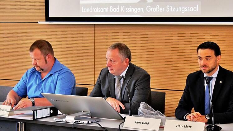 Informieren die TKVU-Verbandsräte:  Fuhrparkleiter Christian Gryska (von links), Landrat Thomas Bold und der Geschäftsleiter Christian Metz. Foto: Werner Vogel