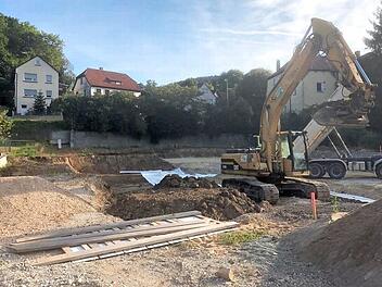 Die Arbeiten für das neue Feuerwehrhaus in Heiligenstadt sind in vollem Gange.  Foto: Carmen Schwind