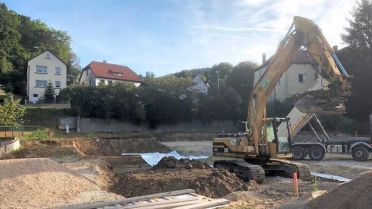 Die Arbeiten für das neue Feuerwehrhaus in Heiligenstadt sind in vollem Gange.  Foto: Carmen Schwind