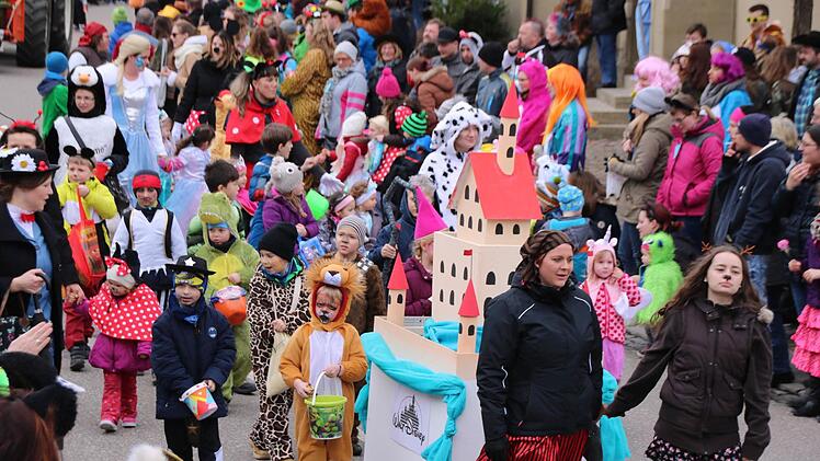 Faschingsumzug in Poppenlauer  Foto: Thomas Malz