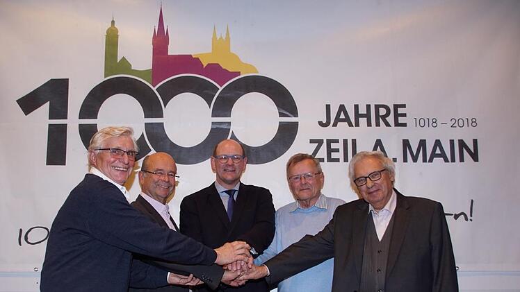 Eine großartige Vortragsreihe zur Zeiler Stadtgeschichte gestalteten seit dem Frühjahr Martin Schlegelmilch, Christoph Winkler (von links), Ludwig Leisentritt und Alois Umlauf (von rechts), denen Bürgermeister Thomas Stadelmann dafür dankte.
