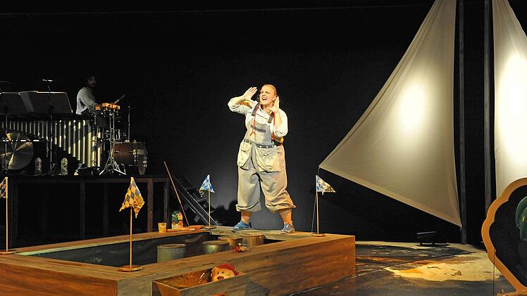 Kora Pavelic beeindruckt in "Gold" von Leonard Evers in der Coburger Reithalle.Foto: Andrea Kremper