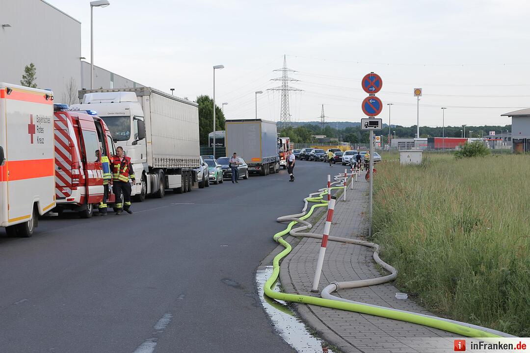 Feuer in Industriebetrieb in Alzenau – Schaulustige behindern Feuerwehr