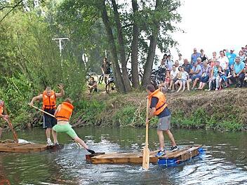 Standfestigkeit ist gefragt beim Fischerstechen. Foto: Renate Neubecker