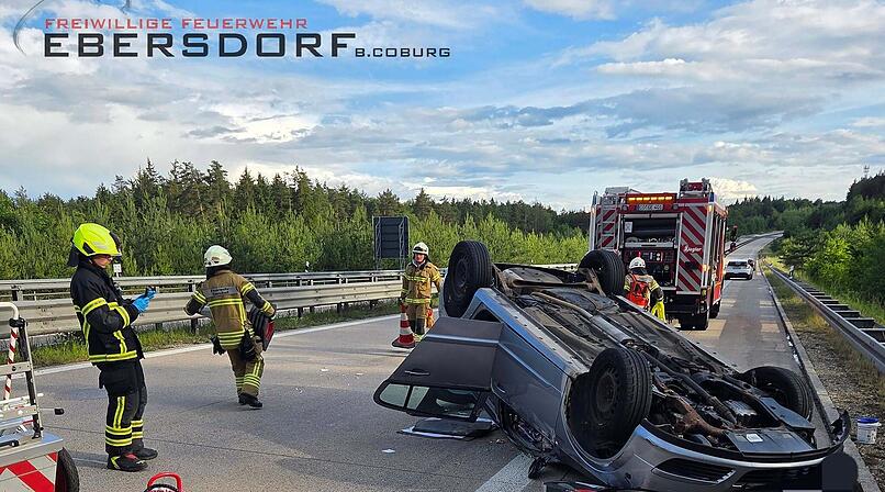 Unfall auf A73 bei Coburg - auch Katze gerettet