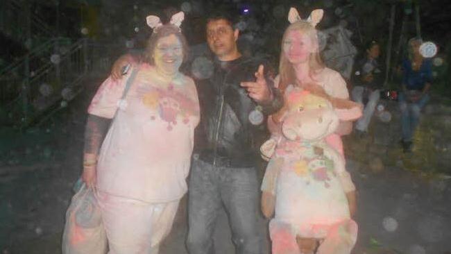 Die Herde aus Franken mit Punjabi Mc beim Holi Franken Foto: facebook.com/HoliCowHeidi