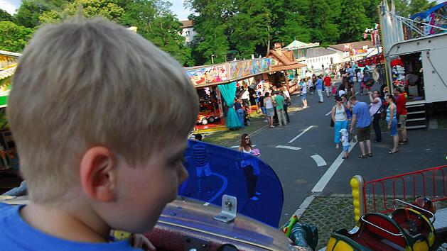 Ein Vergnügen ist die Kirchweih auch für Kinder und Jugendliche: Die Kleineren bekommen beispielsweise im Fantasy Fly einen Blick auf das Geschehen von oben (wie unser Bild von 2013 zeigt) und die Älteren im "Rocket" in bis zu 25 Meter Höhe.  Foto: Bernhard Panzer (Archiv)
