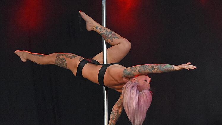 Eine tolle Poledance-Show wollen die Frauen von den "Unique Studios" aus Schweinfurt beim Haßfurter Straßenfest  bieten.