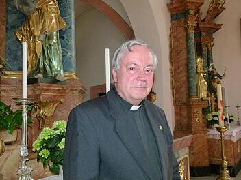 Stefan Hartmann will "das Kreuz Zölibat" auf sich nehmen und bis zu seinem Ruhestand Pfarrer in Oberhaid bleiben. Foto: Marion-Krüger-Hundrup