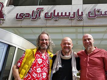 Das Musiklehrer-Trio Peter Wölpl (von links), Claus Hessler und Stefan Hergenröder in Teheran. Foto: SH