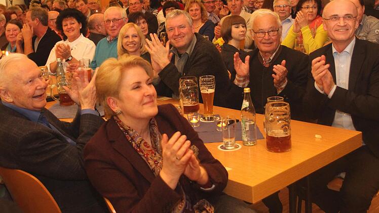 Bis auf den letzten Platz war die "Heilig-Länder-Halle" besetzt und das Publikum war in bester Stimmung. Foto: Günther Geiling