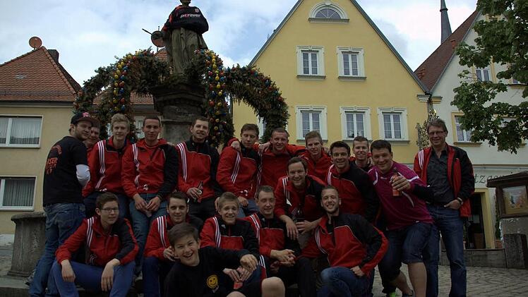 Das Team vor dem Petrusbrunnen