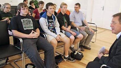 OB Henry Schramm beim Empfang für die Austauschschüler.
