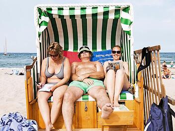 XXL-Strandkörbe werden immer beliebter.  Foto: Daniel Bockwoldt, dpa