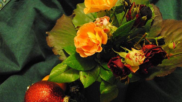 Späte Rosenblüten aus heimischen GärtenFoto: Carolin Herrmann