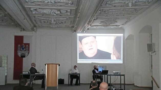 Bei der Stadtratssitzung am Montag wurde der neue Film zum Jubil&auml;um der Stadt uraufgef&uuml;hrt.