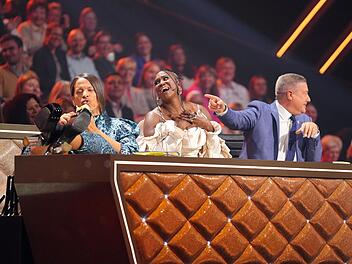 Die Jury sorgt auch in Woche acht für den ein oder anderen Lacher: Bananenfan Jorge González, die immer gut gelaunte Motsi Mabuse und der strenge Joachim Llambi.