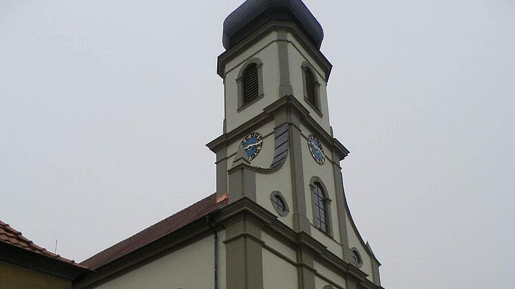 Die Possenheimer Kirche mit neuem Anstrich.