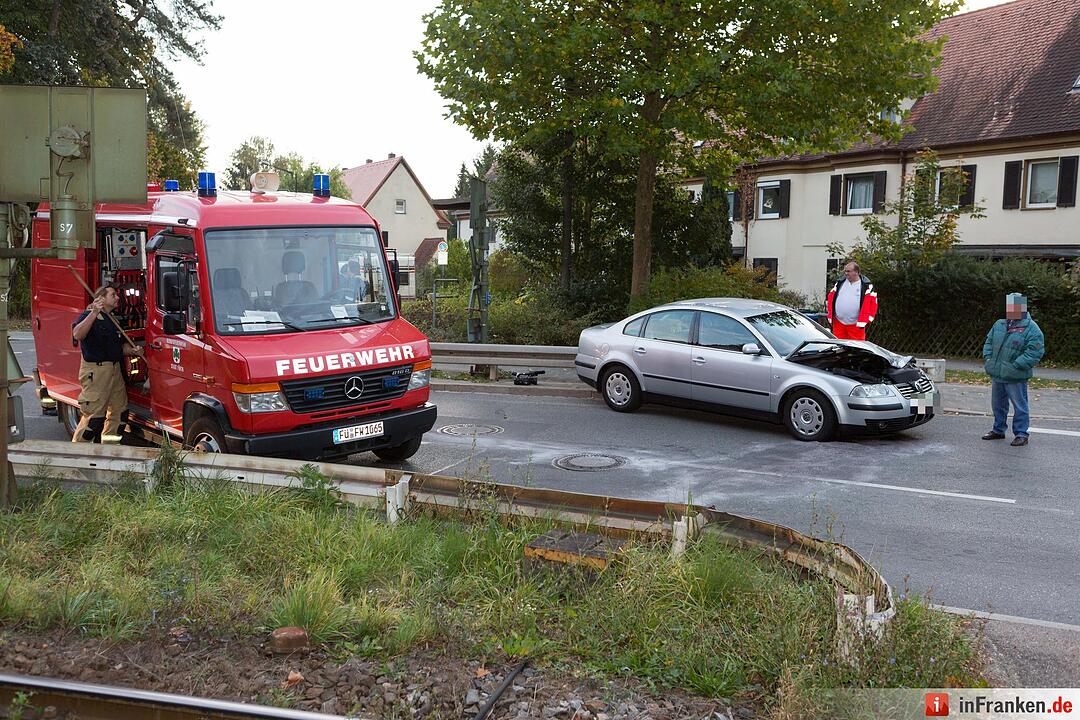 Pkw kollidiert mit Regionalbahn