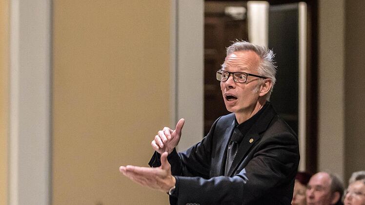 Der Coburger Bachchor und das Main-Barockorchester Frankfurt beeindruckten bei der Aufführung des Weihnachts-Oratorium in St. Moriz. Am Dirigentenpult: Peter Stenglein Foto: Jochen Berger