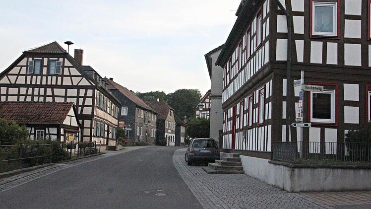Viele Fachwerkbauten kennzeichnen den Ortskern von Untermerzbach.  Foto: Helmut Will