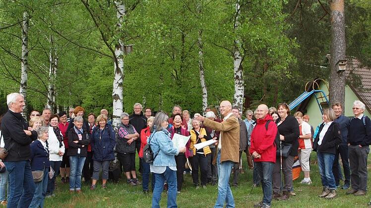 Bernhard Christoph berichtete über die prähistorischen Forschungen des Lichtenfelser Arztes Dr. Gustav Roßbach und dessen bedeutende Funde bei Kösten. Foto: Alfred Thieret