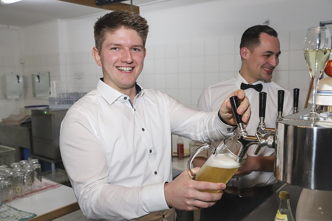 Es wurde in das Jahr 2025 gefeiert.