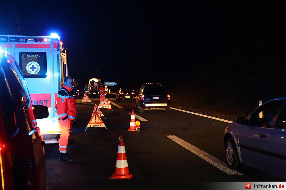 Sattelzug kracht in Gefahrgut-Lkw