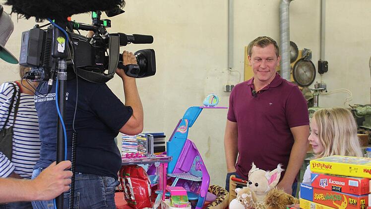 Trödeltrupp von "RTL II" bei Familie Gernhuber-Bauer aus Priegendorf Foto: Julia Brendel