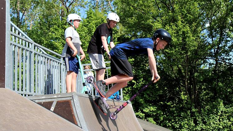 Die neue Skateanlage kann nicht nur mit Skateboards, sondern auch mit BMX-Rädern, Inline-Skates und Scootern benutzt werden. Foto: Richard Sänger